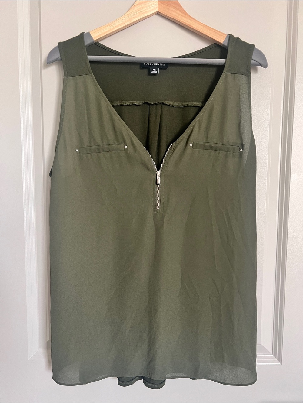 Fortune+Ivy Olive Zip-Front Sleeveless Blouse